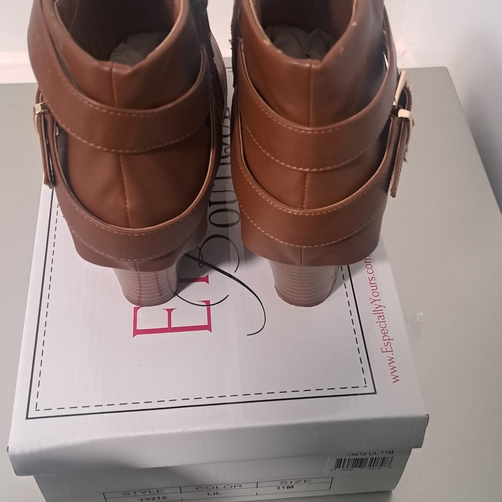 Shoes - Picture 2 of 4